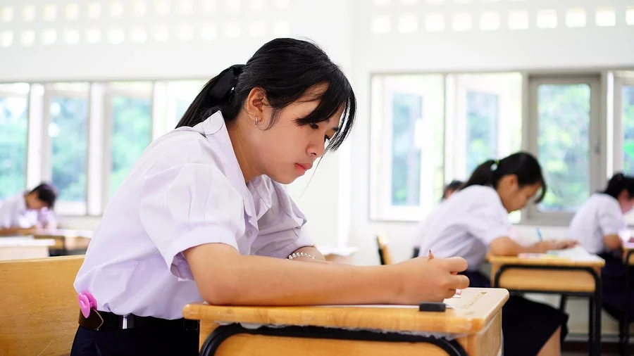 Know The Advantages Of Secondary English tuition